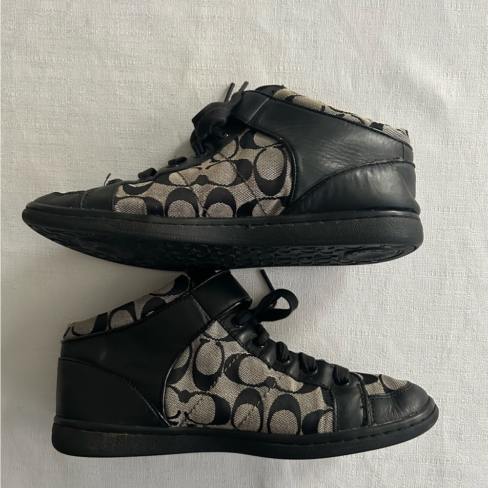Vintage Coach Zoey Signature Sneakers - Picture 4 of 16